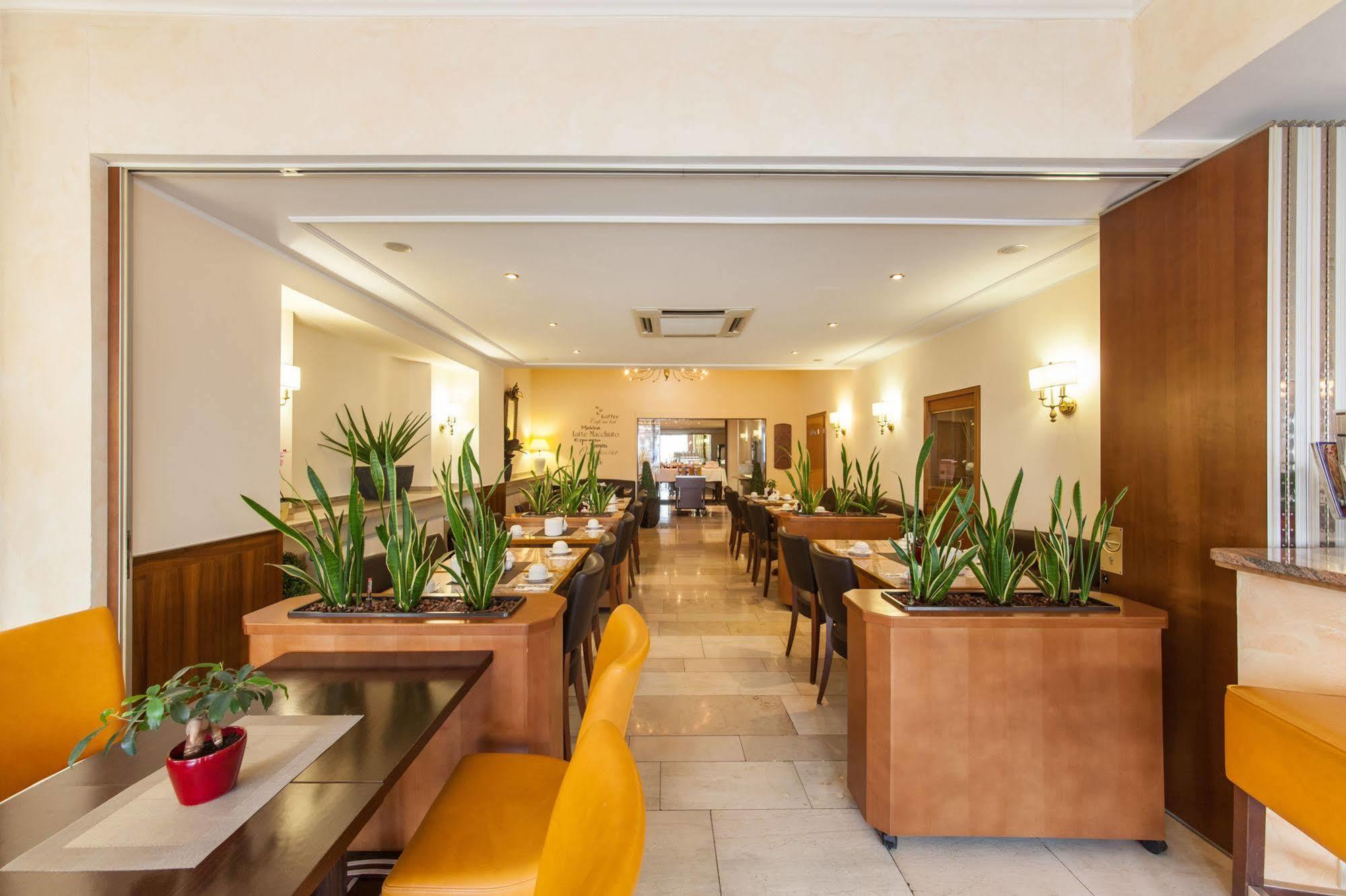 Novum Hotel Flora Düsseldorf Exterior foto